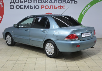Подержанный автомобиль Mitsubishi Lancer Sedan 2005 года (6 фото)