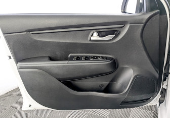 Подержанный автомобиль Kia Rio Sedan 2021 года (19 фото)