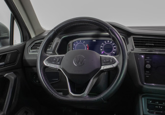 Подержанный автомобиль Volkswagen Tiguan 2021 года (15 фото)