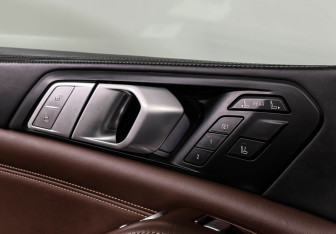 Подержанный автомобиль BMW X7 2019 года (19 фото)