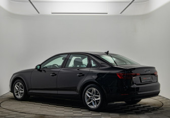 Подержанный автомобиль Audi A4 Sedan 2017 года (7 фото)