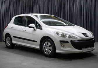 Подержанный автомобиль Peugeot 308 Hatchback 2010 года (3 фото)