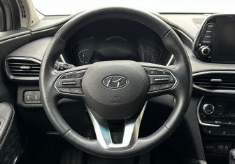 Подержанный автомобиль Hyundai Santa Fe 2019 года (12 фото)