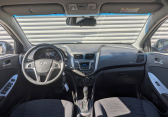 Подержанный автомобиль Hyundai Solaris Hatchback 2014 года (14 фото)