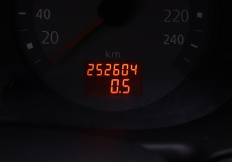 Подержанный автомобиль Renault Symbol 2006 года (12 фото)