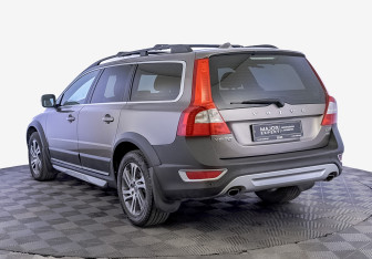 Подержанный автомобиль Volvo XC70 2011 года (7 фото)