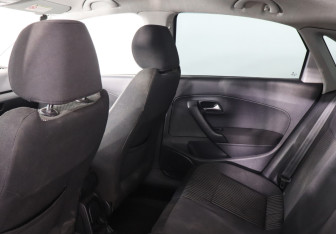 Подержанный автомобиль Volkswagen Polo Sedan 2012 года (8 фото)
