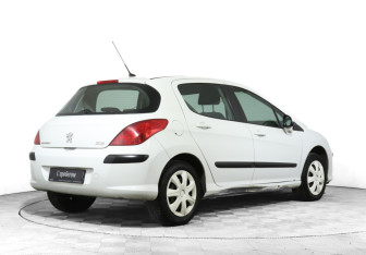 Подержанный автомобиль Peugeot 308 Hatchback 2011 года (5 фото)