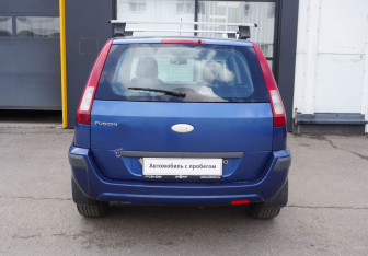 Подержанный автомобиль Ford Fusion 2008 года (6 фото)