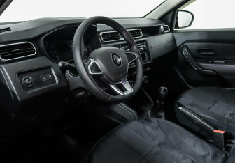 Подержанный автомобиль Renault Duster 2022 года (7 фото)