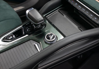 Подержанный автомобиль Geely Monjaro 2023 года (15 фото)