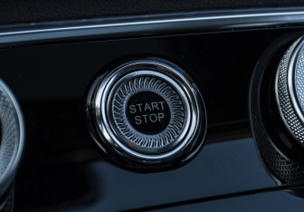 Подержанный автомобиль Hongqi H9 2020 года (18 фото)