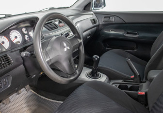 Подержанный автомобиль Mitsubishi Lancer Sedan 2007 года (10 фото)
