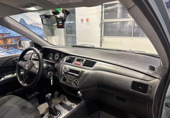 Подержанный автомобиль Mitsubishi Lancer Wagon 2006 года (10 фото)