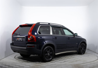 Подержанный автомобиль Volvo XC90 2005 года (5 фото)