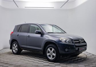 Подержанный автомобиль Toyota RAV4 2009 года (3 фото)
