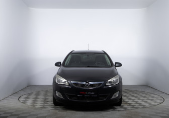Подержанный автомобиль Opel Astra Wagon 2012 года (2 фото)