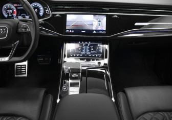 Подержанный автомобиль Audi Q8 2021 года (20 фото)