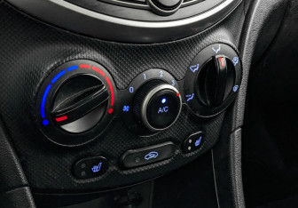 Подержанный автомобиль Hyundai Solaris Sedan 2014 года (21 фото)