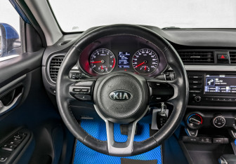 Подержанный автомобиль Kia Rio Sedan 2018 года (21 фото)