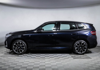 Подержанный автомобиль BMW X3 2025 года (8 фото)