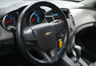 Подержанный автомобиль Chevrolet Cruze Sedan 2011 года (12 фото)