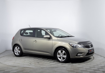 Подержанный автомобиль Kia Ceed Hatchback 2011 года (3 фото)