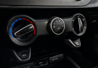 Подержанный автомобиль Kia Rio Hatchback 2021 года (20 фото)