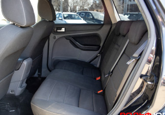 Подержанный автомобиль Ford Focus Wagon 2011 года (8 фото)