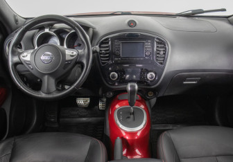 Подержанный автомобиль Nissan Juke 2011 года (13 фото)