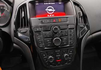 Подержанный автомобиль Opel Astra Sedan 2014 года (13 фото)