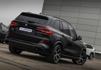 Подержанный автомобиль BMW X5 2020 года (6 фото)