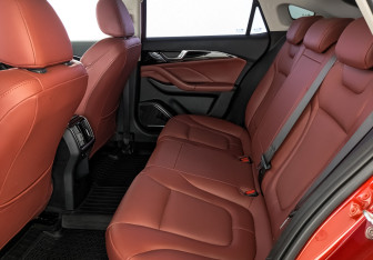 Подержанный автомобиль FAW Bestune B70 2023 года (18 фото)