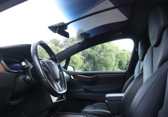 Подержанный автомобиль Tesla Model X 2018 года (23 фото)