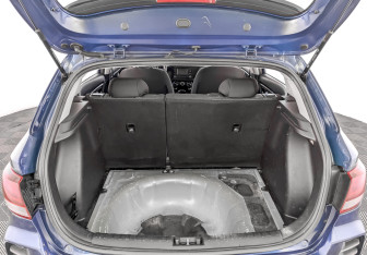 Подержанный автомобиль Kia Rio Hatchback 2021 года (10 фото)