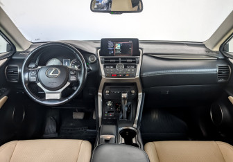 Подержанный автомобиль Lexus NX 2019 года (14 фото)