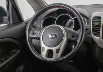 Подержанный автомобиль Kia Venga 2016 года (15 фото)