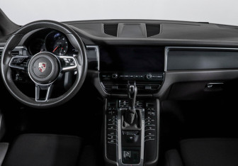 Подержанный автомобиль Porsche Macan 2019 года (12 фото)