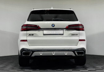 Подержанный автомобиль BMW X5 2019 года (4 фото)