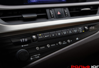 Подержанный автомобиль Lexus ES 2019 года (21 фото)