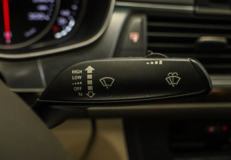 Подержанный автомобиль Audi A6 Sedan 2015 года (15 фото)