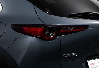 Подержанный автомобиль Mazda CX-30 2021 года (17 фото)