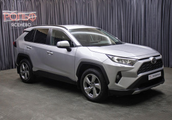 Подержанный автомобиль Toyota RAV4 2020 года (3 фото)