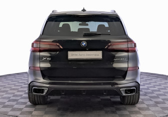 Подержанный автомобиль BMW X5 2022 года (6 фото)