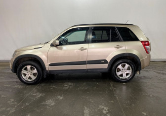 Подержанный автомобиль Suzuki Grand Vitara 2010 года (7 фото)