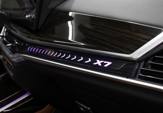 Подержанный автомобиль BMW X7 2023 года (28 фото)