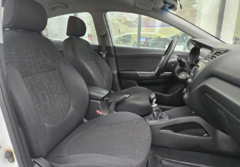 Подержанный автомобиль Kia Rio Sedan 2012 года (10 фото)