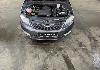 Подержанный автомобиль Skoda Rapid Liftback 2016 года (17 фото)