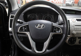Подержанный автомобиль Hyundai i20 2009 года (16 фото)