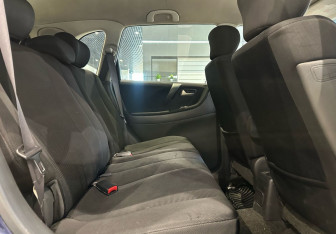 Подержанный автомобиль Suzuki Liana Wagon 2005 года (11 фото)